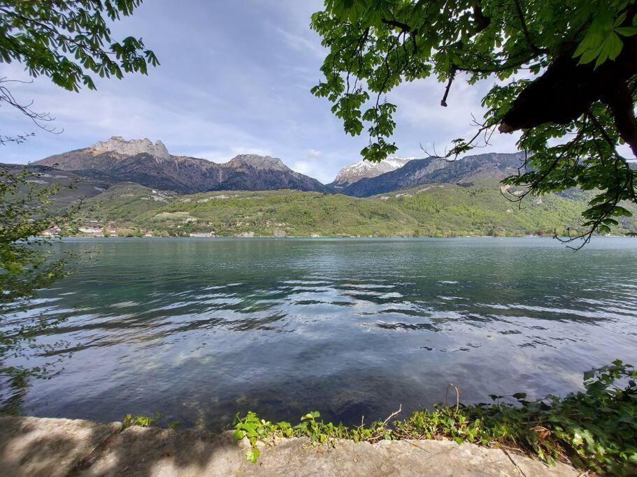 Charmant Et Spacieux Appartement A Quelques Pas Du Lac Duingt Exterior photo